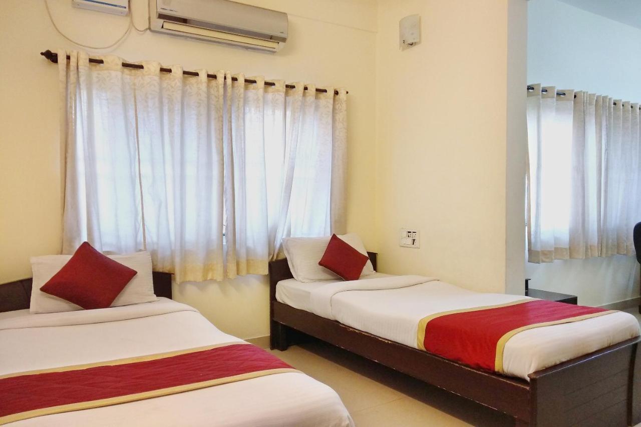Super Oyo Capital O Premium Hotel Victoria Heights Near Sri Someshwara Swami Temple Bangalore Exterior foto