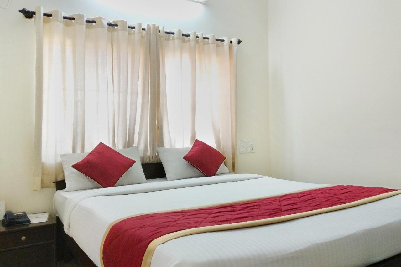 Super Oyo Capital O Premium Hotel Victoria Heights Near Sri Someshwara Swami Temple Bangalore Exterior foto